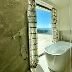 Maximilian Aparthotel 4*