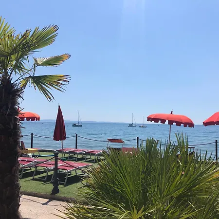 Maximilian מלון דירות 4*