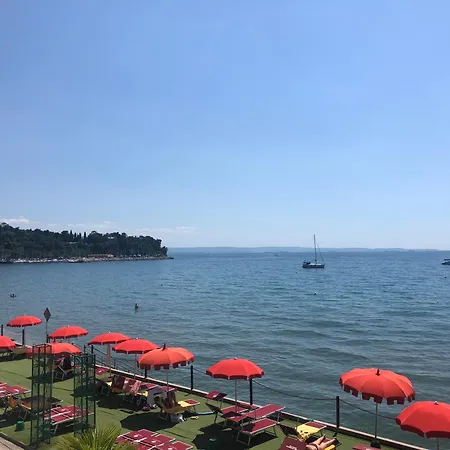 Maximilian מלון דירות