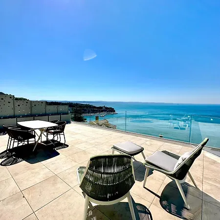 מלון דירות Maximilian 4*