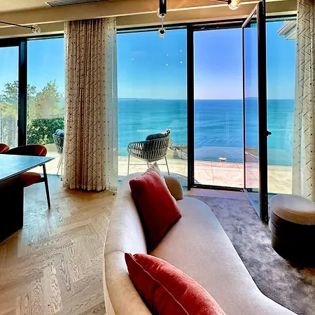 Maximilian מלון דירות 4*