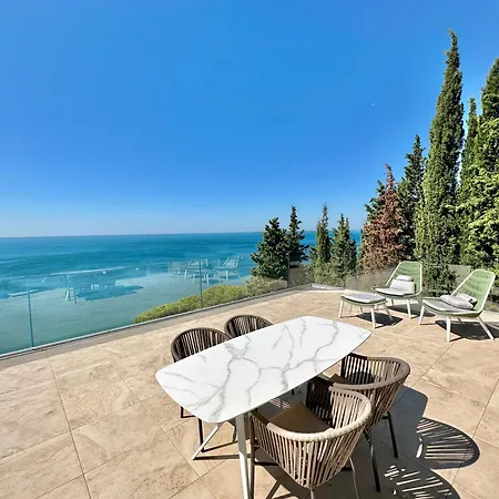 Maximilian מלון דירות