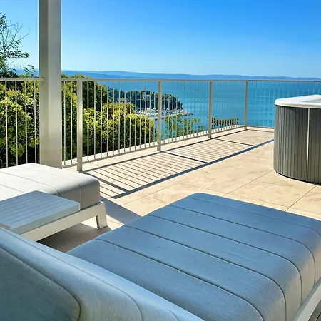 Maximilian מלון דירות 4*