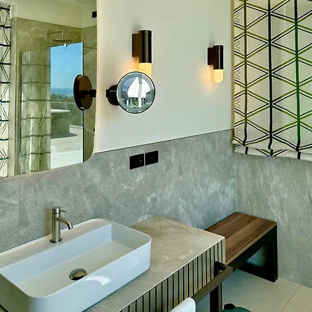 מלון דירות Maximilian 4*