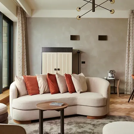 Maximilian מלון דירות