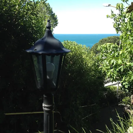 Maximilian מלון דירות 4*