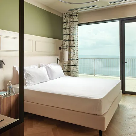 Maximilian מלון דירות טריאסטה