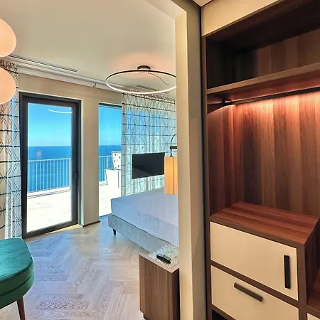 מלון דירות Maximilian 4*