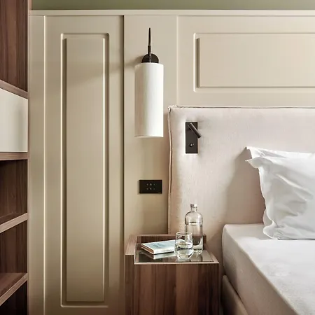 Maximilian מלון דירות 4*