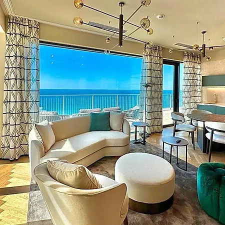 Maximilian Aparthotel 4*
