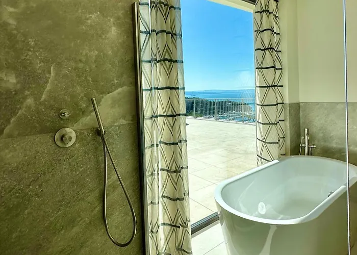 Maximilian Aparthotel 4*