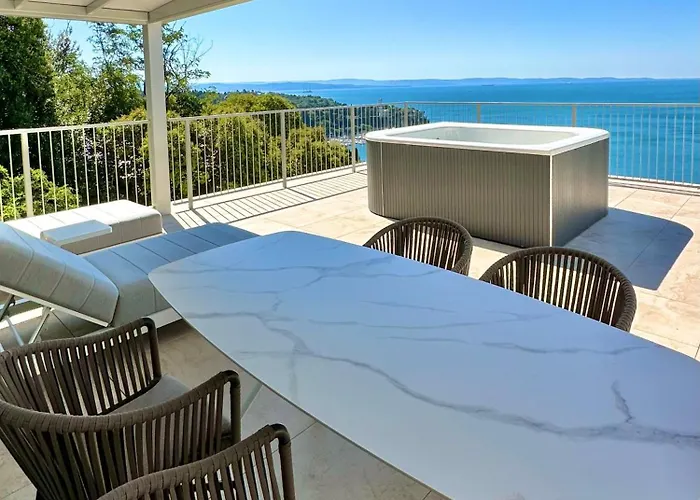 Maximilian 4* Trieste