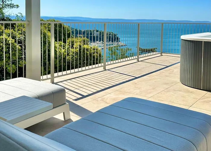 Maximilian Aparthotel 4*