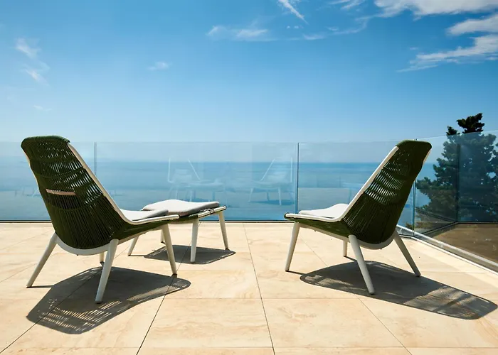 Maximilian Aparthotel 4*